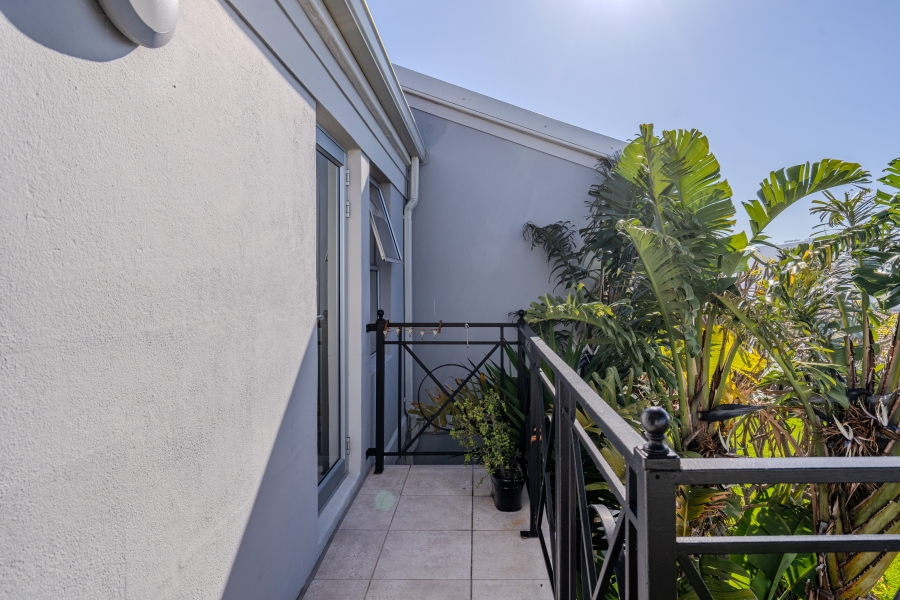 2 Bedroom Property for Sale in Vredehoek Western Cape